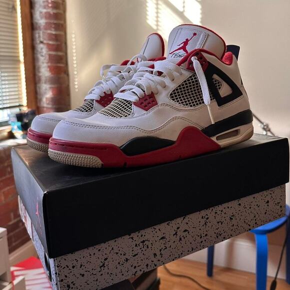 Air Jordan 4 Retro Fire Red 2012 - Picture 2 of 8